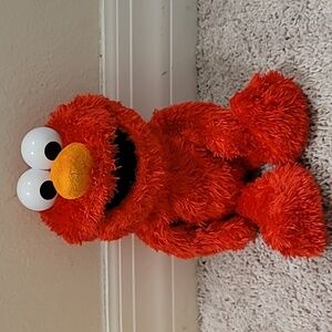 Love to Hug Elmo